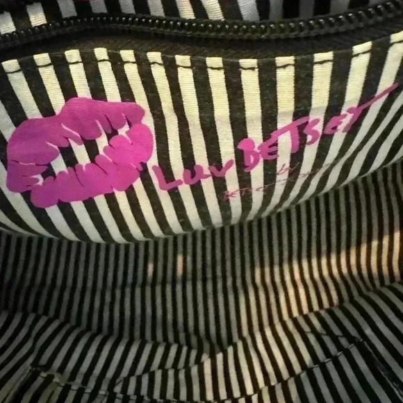 Betsey Johnson large white quilted purse - Picture 3 of 11